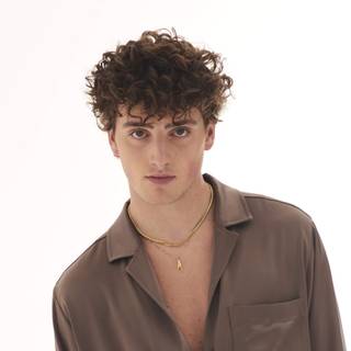 Benson Boone wallpaper