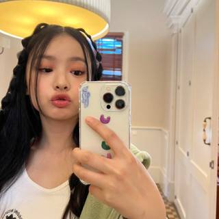 Hanni NewJeans wallpaper