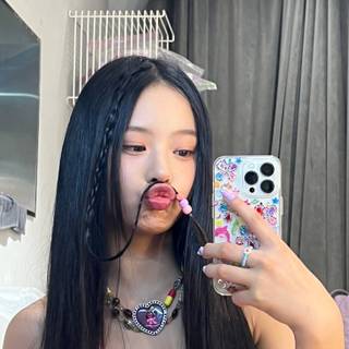 Hanni NewJeans wallpaper