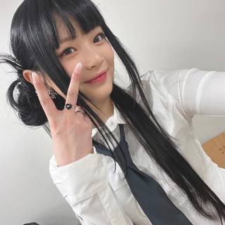 Hanni NewJeans wallpaper