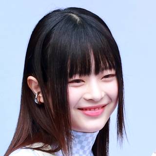 Hanni NewJeans wallpaper