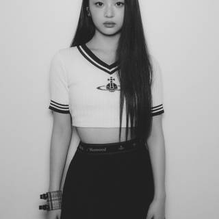 Hanni NewJeans wallpaper