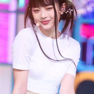 Hanni NewJeans wallpaper