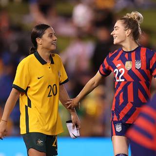 Kristie Mewis and Sam Kerr wallpaper