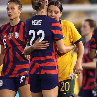 Kristie Mewis and Sam Kerr wallpaper