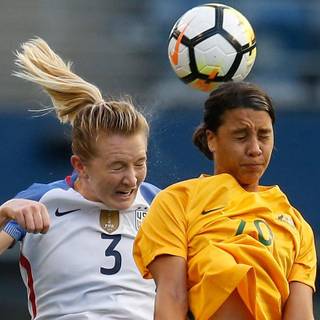 Kristie Mewis and Sam Kerr wallpaper
