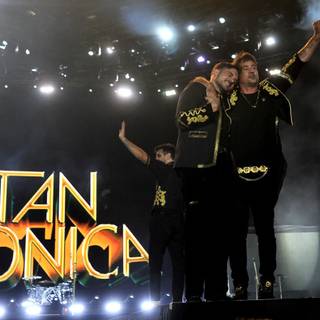 Tan Biónica wallpaper