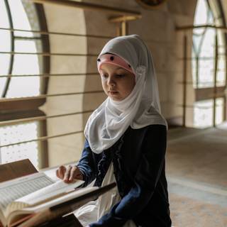 Islamic girl 4k wallpaper