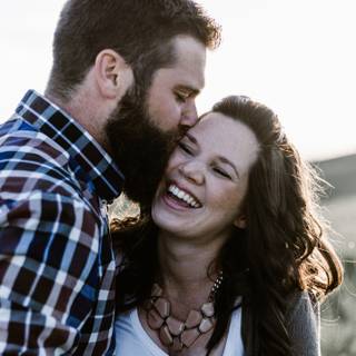 Boyfriend and girlfriend kisses wallpaper