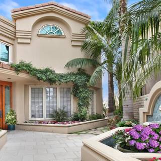 Fancy house wallpaper