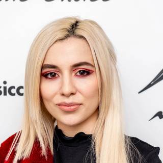 Ava Max 4k wallpaper