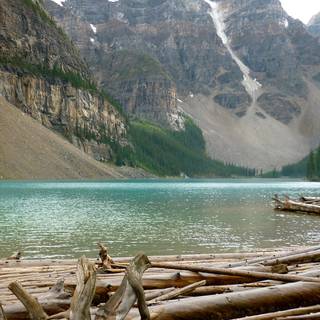 Flowing river wallpaper