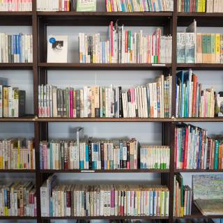 Book shelf 4k wallpaper