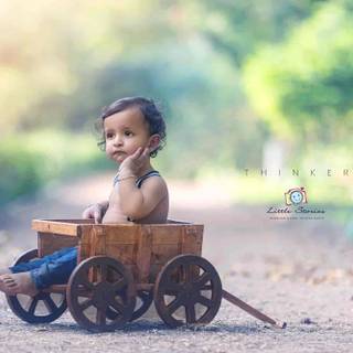 Baby studio wallpaper