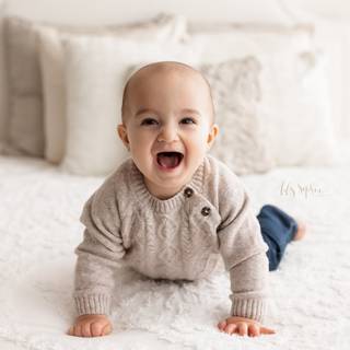 Baby studio wallpaper