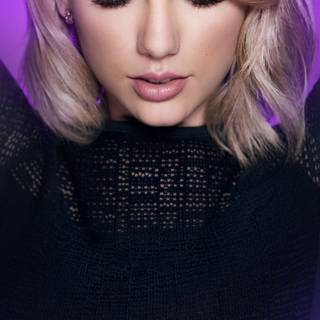 Taylor Swift purple wallpaper