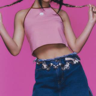 Hanni iPhone wallpaper