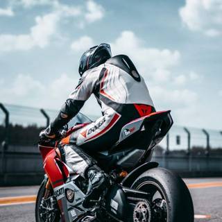 4k bike iPhone wallpaper