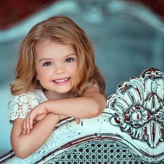 Small child wallpaper