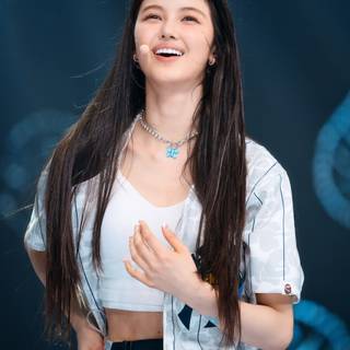 Danielle NewJeans wallpaper