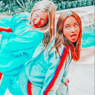 Preppy besties wallpaper