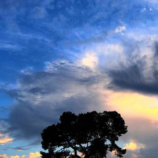 Dramatic sky wallpaper