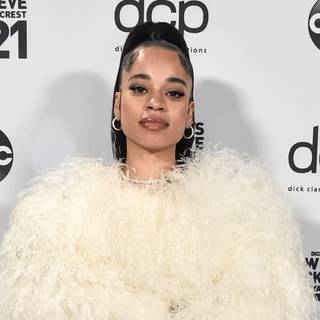 Ella Mai computer wallpaper