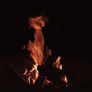 Campfire 4k wallpaper