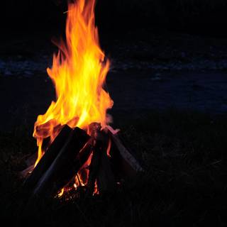 Campfire 4k wallpaper