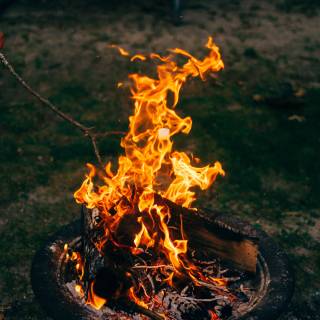 Campfire 4k wallpaper