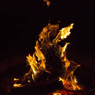 Campfire 4k wallpaper