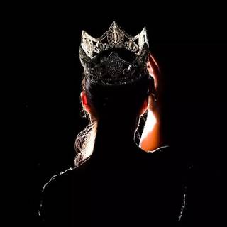 Girl queen wallpaper