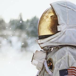 4k astronaut iPhone wallpaper