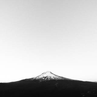 Minimal black and white mountains PC wallpaper