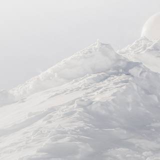 Minimal black and white mountains PC wallpaper