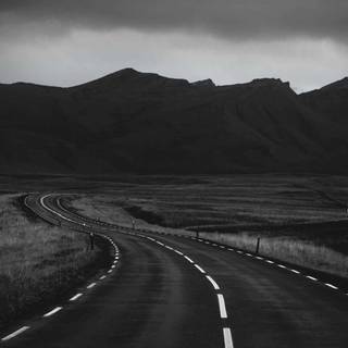 Minimal black and white mountains PC wallpaper