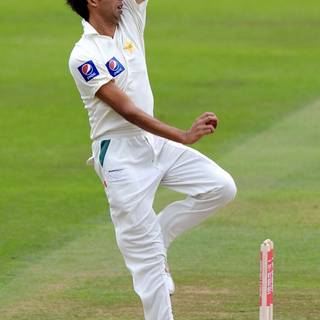 Cricket bowler wallpaper