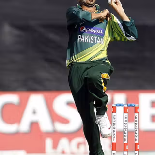 Cricket bowler wallpaper