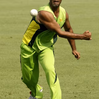 Cricket bowler wallpaper