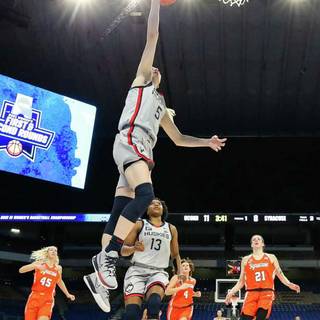 Paige Bueckers wallpaper