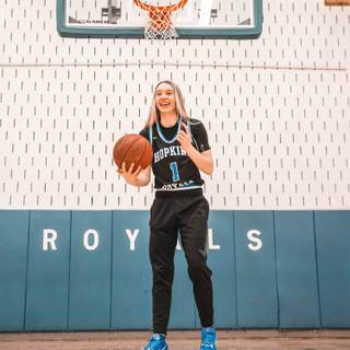 Paige Bueckers wallpaper