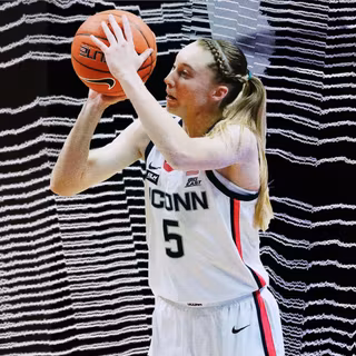 Paige Bueckers wallpaper