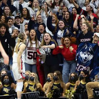 Paige Bueckers wallpaper