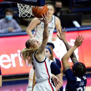 Paige Bueckers wallpaper