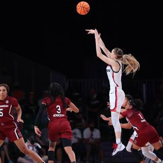 Paige Bueckers wallpaper