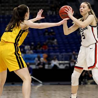 Paige Bueckers wallpaper