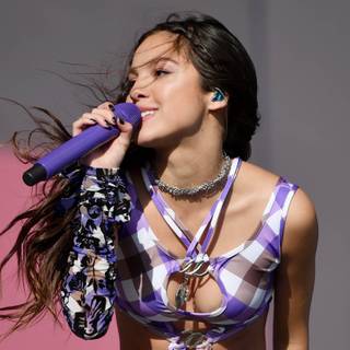 Guts Olivia Rodrigo wallpaper