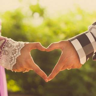 Girl love desktop wallpaper