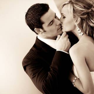 Wedding couple 4k wallpaper