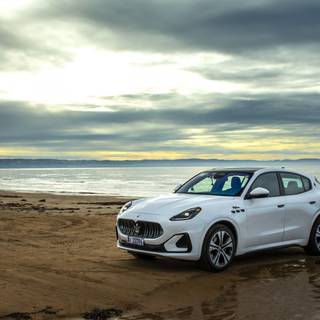 Maserati 4k iPhone wallpaper